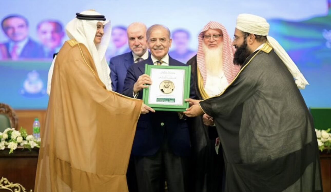 باكستان تمنح الأمير محمد بن سلمان جائزة قائد السلام العالمي تقديراً لجهوده في خدمة الإسلام وتعزيز الأمن الدولي في ظل تحديات المنطقة