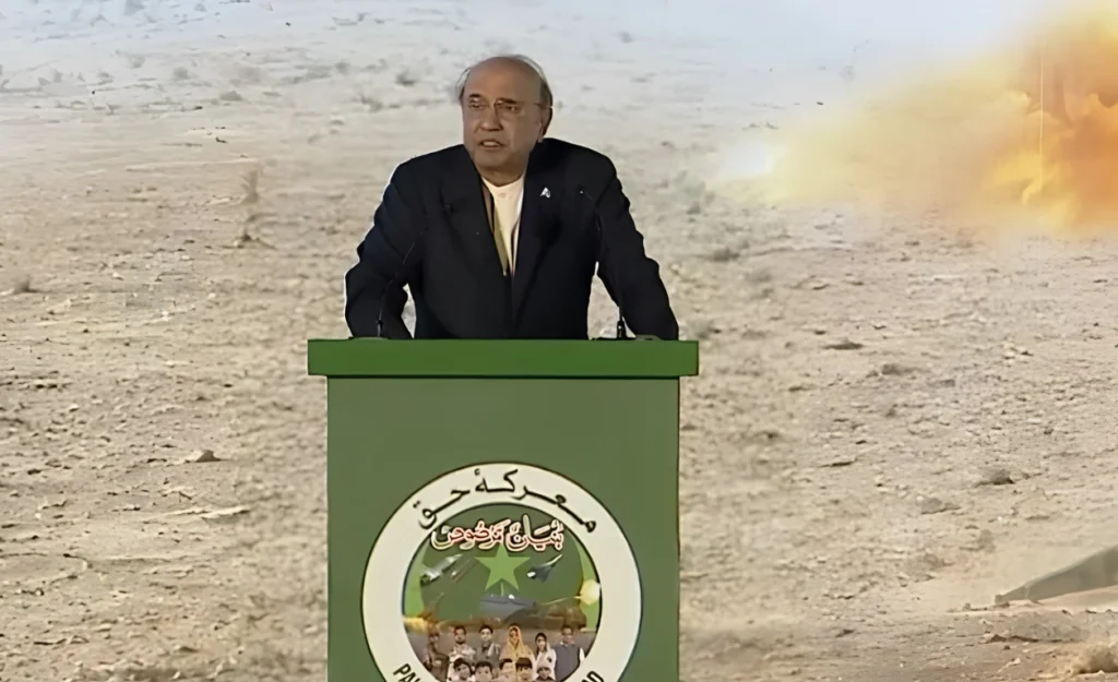 الرئيس الباكستاني آصف علي زرداری خلال خطاب رسمي