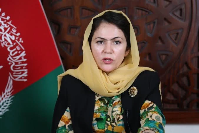 السياسية الأفغانية فوزية كوفي تكشف عن اعتقال طالبان لأقاربها والاستيلاء على منزلها وتؤكد مواصلة نضالها قرب خط حدود باكستان أفغانستان وسط توترات إقليمية