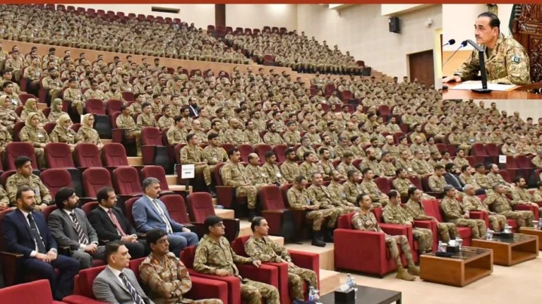 فيلد مارشال عاصم منير خلال زيارة إلى حامية كويته وكلية القيادة والأركان
