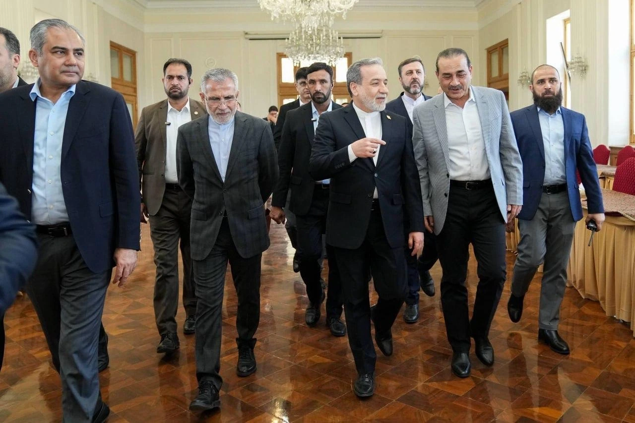 وفد دبلوماسي إيراني وباكستاني خلال اجتماعات مرتبطة بجهود التهدئة الإقليمية