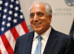 زلمي خليل زاد خلال لقاء سياسي يتعلق بأفغانستان وباكستان