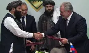 تناول أبعاد التوقيع على اتفاقيات التعاون العسكري بين روسيا وحكومة طالبان في موسكو وتداعيات ذلك على تمويل التسليح واستقرار خط حدود باكستان أفغانستان