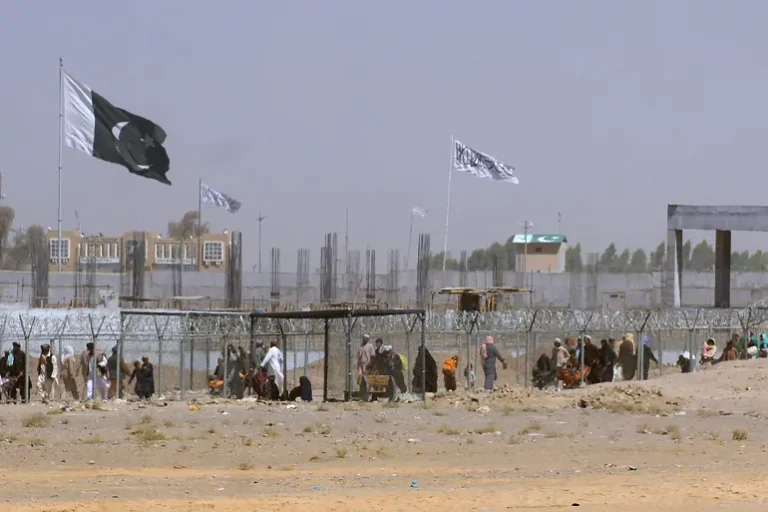حركة على حدود باكستان أفغانستان Afghanistan Pakistan Border Security