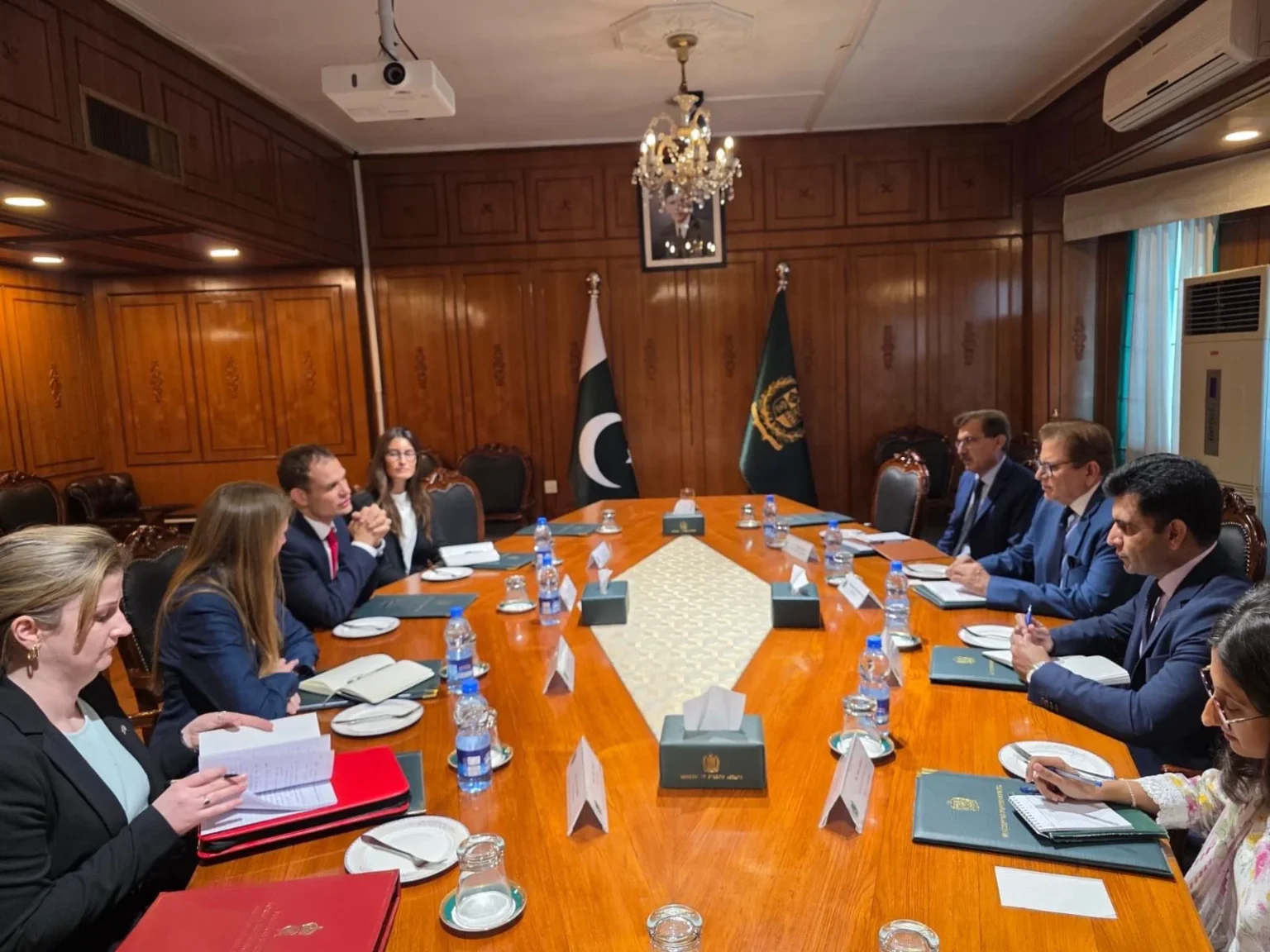 لقاء دبلوماسي بين باكستان والمملكة المتحدة Pakistan UK Relations