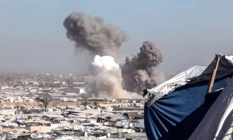غارة إسرائيلية على دير البلح في قطاع غزة - Israeli strike in Deir al-Balah Gaza