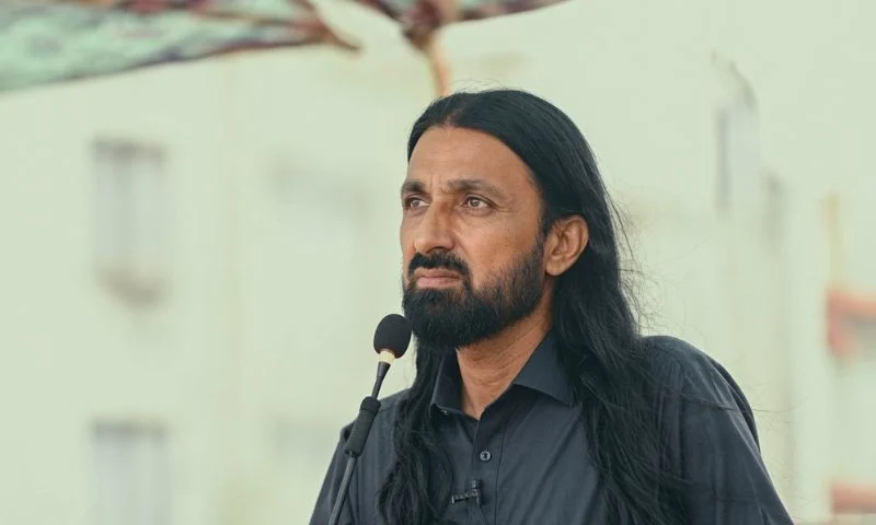 الناشط البشتوني زبير شاه آغا خلال كلمة عامة في باكستان - Zubair Shah Agha speaking at a public event in Pakistan