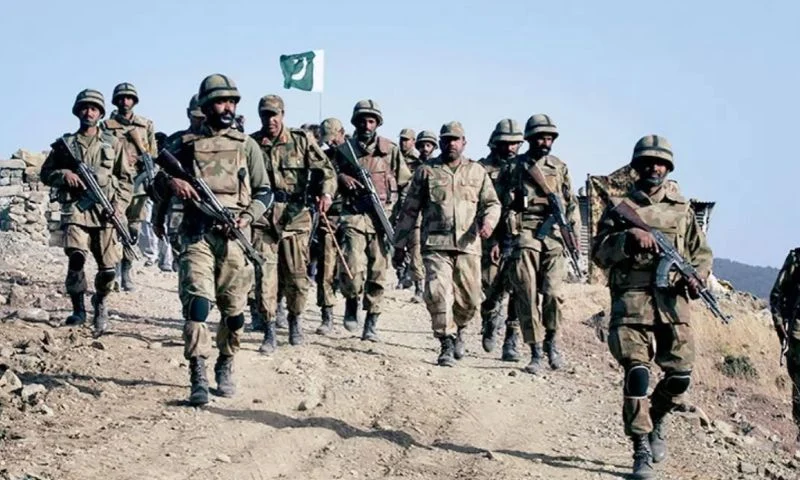 قوات الأمن الباكستانية خلال عملية عسكرية على حدود باكستان أفغانستان - Pakistan security forces during a border operation