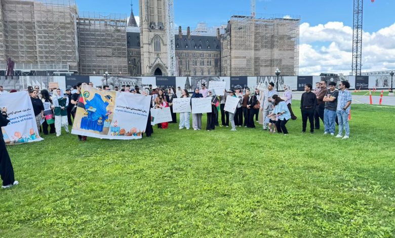 احتجاج مهاجرين أفغان في كندا دعماً لحقوق النساء Afghan Migrants Canada Protest