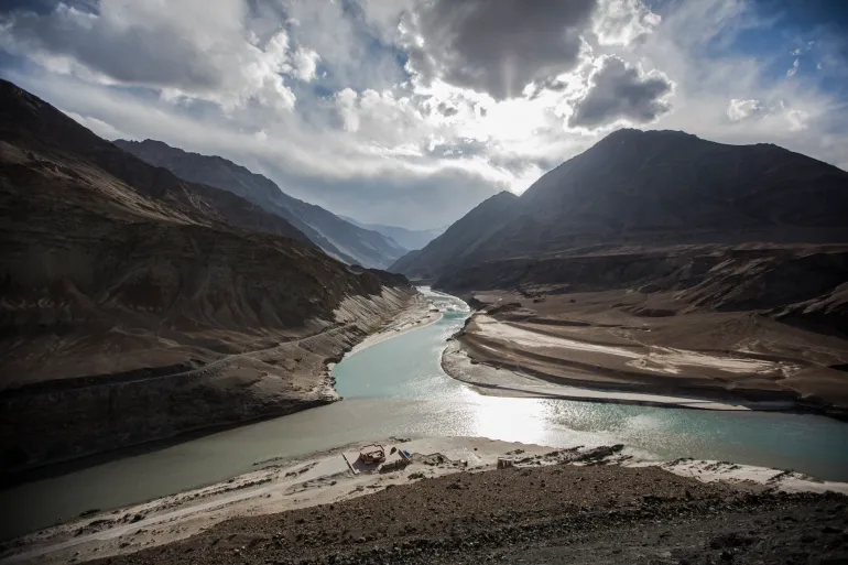 نهر السند Indus River بين جبال شمال باكستان Pakistan Landscape
