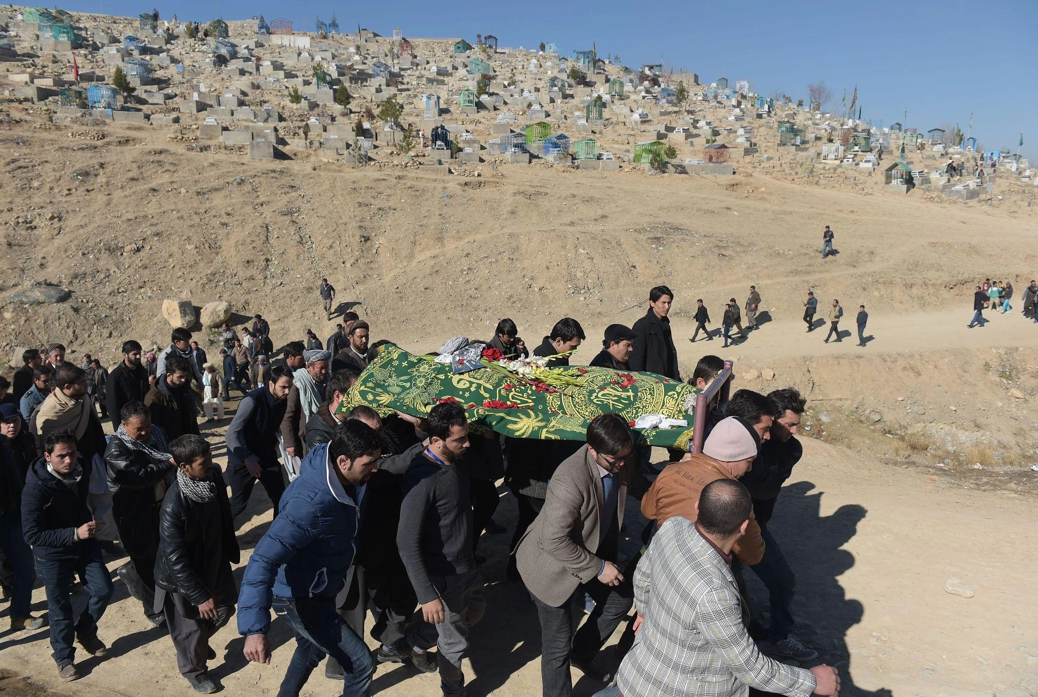 جنازة في كابل شهدت دعوات ضد باكستان Kabul funeral anti-Pakistan slogans