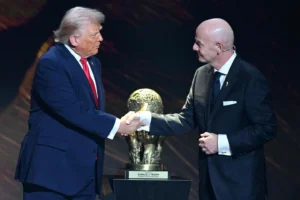 دونالد ترامب خلال مراسم تتويج كأس العالم - Donald Trump at FIFA World Cup trophy ceremony