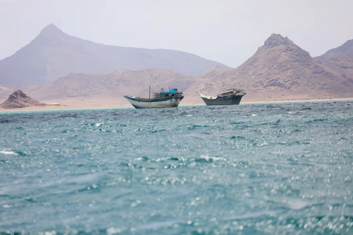 قوارب بالقرب من مضيق باب المندب في البحر الأحمر - Boats near Bab al-Mandab Strait
