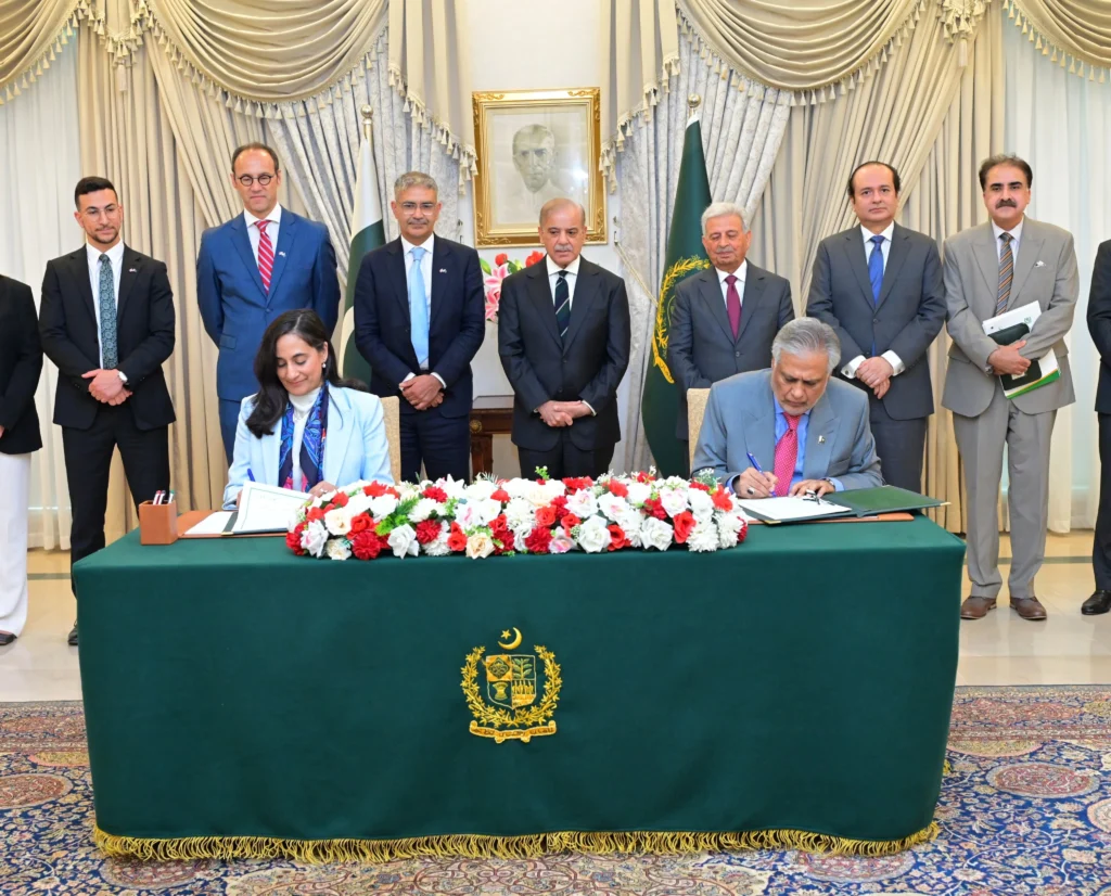 توقيع اتفاقية بين باكستان وكندا بحضور رئيس الوزراء شهباز شريف - Pakistan and Canada sign cooperation agreement in Islamabad