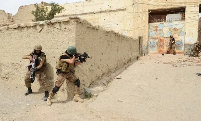 عناصر من قوات الأمن الباكستانية خلال عملية أمنية في خيبر بختونخوا