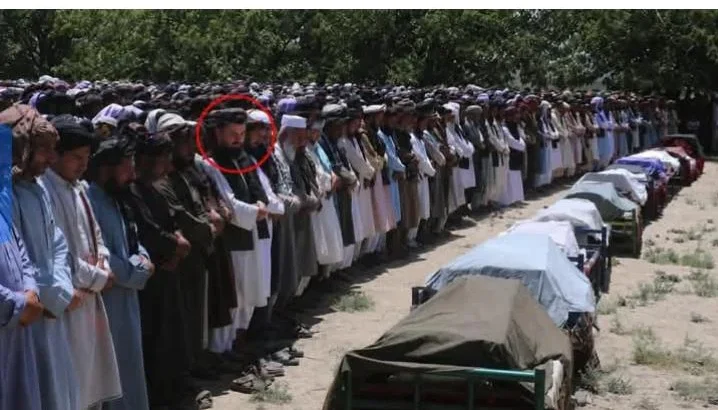 ظهرت صورة من جنازة قتلى الغارة الجوية الباكستانية في ولاية بكتیکا، حيث ظهر فيها قادة من جماعة الأحرار إلى جانب عناصر من طالبان