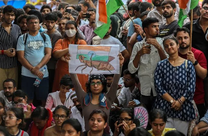 متظاهرون في نيودلهي خلال احتجاجات أمام البرلمان - Protesters in New Delhi near Parliament