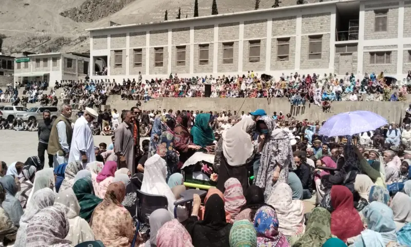دفن متسلق الجبال الباكستاني سهيل ساخي في غلغت بلتستان