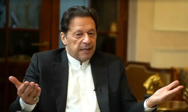 شقيقة عمران خان ترفع طلب ازدراء المحكمة بشأن نقله إلى المستشفى