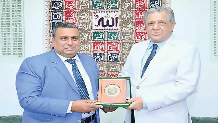 باكستان وبنغلاديش تتفقان على تعزيز العلاقات والتعاون القانوني