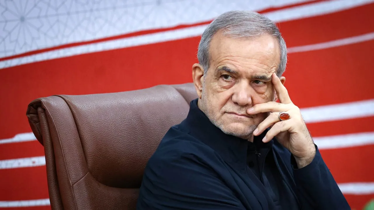 الرئيس الإيراني يلمح إلى إنهاء الحرب مع أمريكا