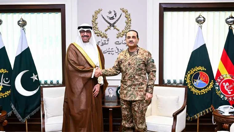 وزير الدفاع الكويتي يلتقي عاصم منير لبحث التعاون الدفاعي