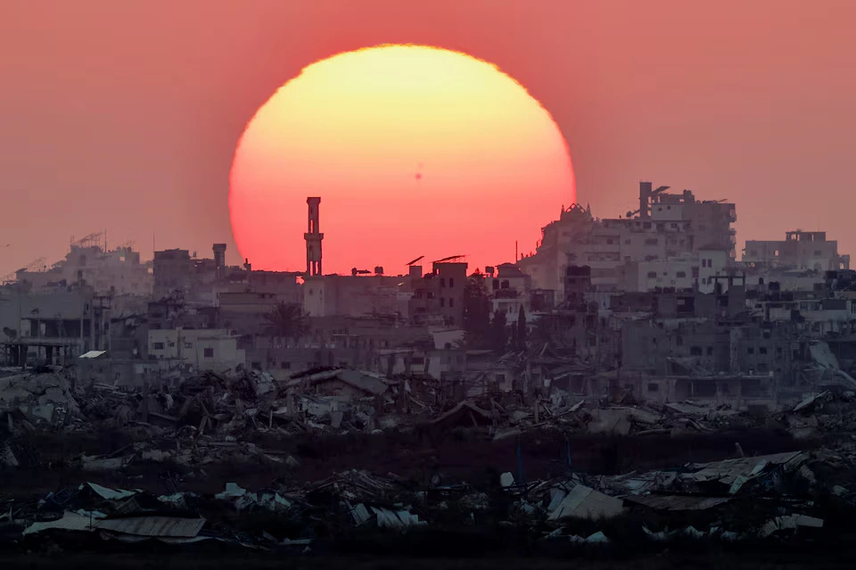 سكان غزة: تصاعد الغارات الإسرائيلية يقوض الآمال بتنفيذ خطة السلام المدعومة من ترامب