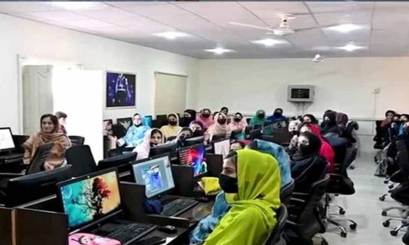 مركز تدريبي في بنجكور يؤهل 162 امرأة في أول دفعة لتعزيز المهارات المهنية