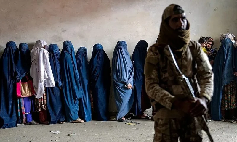 طالبان تعتقل أربع نساء أخريات في هرات ضمن حملة تشديد قيود اللباس