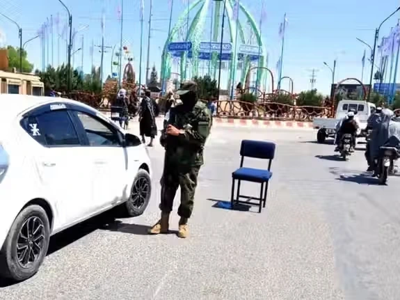 اعتقال نساء في هلمند بسبب الحجاب على يد طالبان | Taliban arrests women over hijab in Helmand, Afghanistan | افغانستان کے صوبہ ہلمند میں طالبان کی جانب سے حجاب کے الزام میں خواتین کی گرفتاریاں