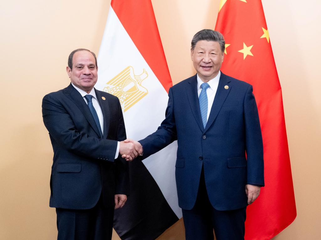 زيارة شي جين بينغ إلى مصر: السيسي يستقبل الرئيس الصيني في القاهرة