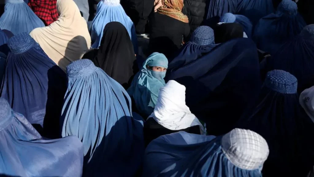 أفغانستان في عهد طالبان.. قيود على النساء والحريات وأزمة اقتصادية
