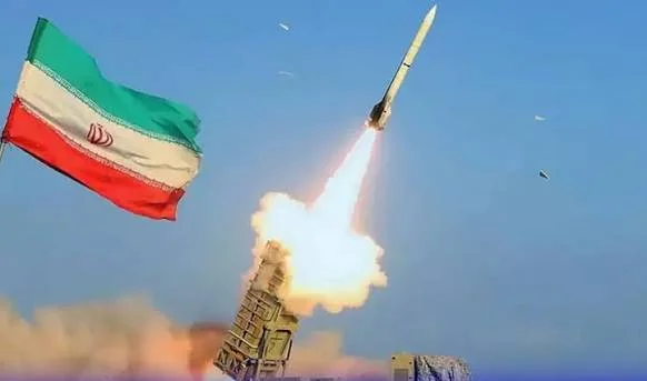 إيران تعلن استهداف قواعد أمريكية في الكويت والإمارات بالصواريخ والمسيّرات