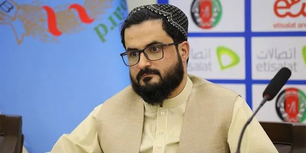 فيديو متداول لرئيس الكريكيت الأفغاني داخل معبد يثير الجدل