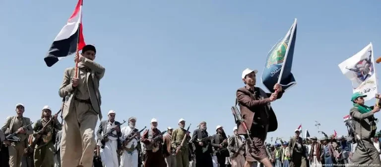 مكاشفة أمنية: اتصالات سرية بين طالبان والحوثيين لتوريط باكستان باليمن