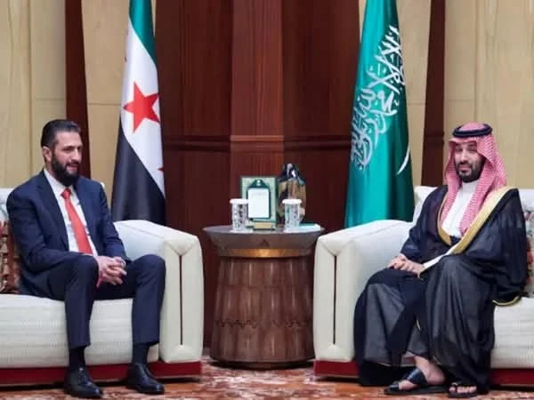 تقارير إعلامية تتحدث عن دراسة دمشق خيارات متعددة للتعاون العسكري مع السعودية في ظل التطورات الأمنية المتسارعة في اليمن.